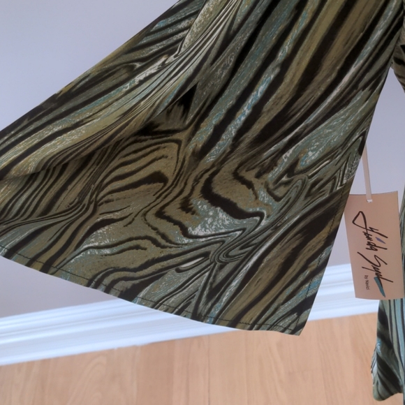 Beaded Waist Detail Top - Picture 7 of 8